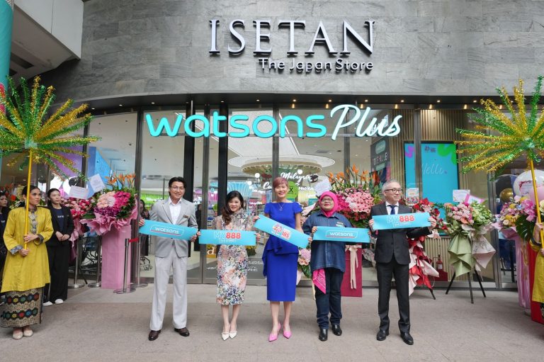 Watsons Plus Kini di Isetan Lot 10: Cawangan Terbesar dan Kedai ke-888 Diiktiraf MBOR